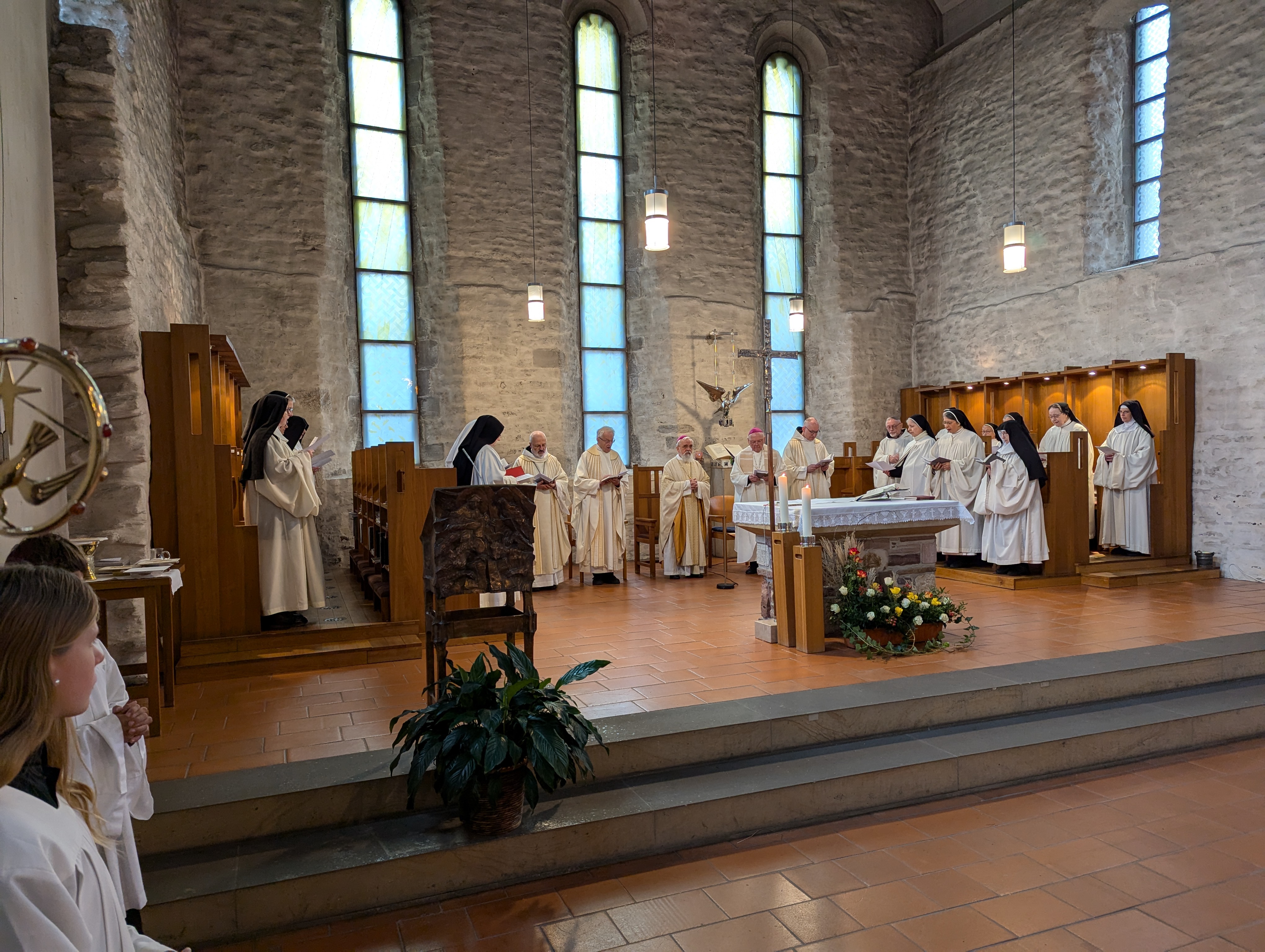 Altarraum im Gottesdienst