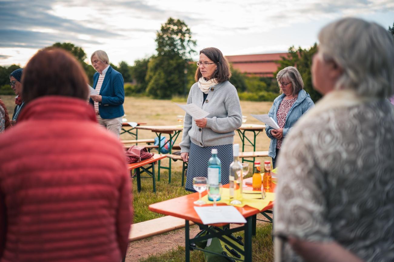 Frauen bei einem Open Air Konzert