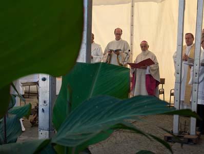 Gottesdienst auf einer Wiese